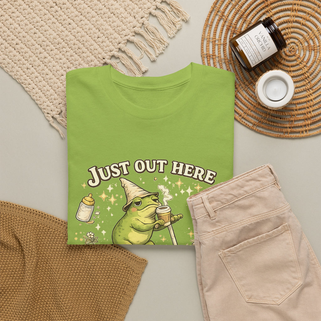 “Running on Caffeine & Mommin’” T-Shirt – Lustige Mama, Kaffee & Frosch Grafik-T-Shirt