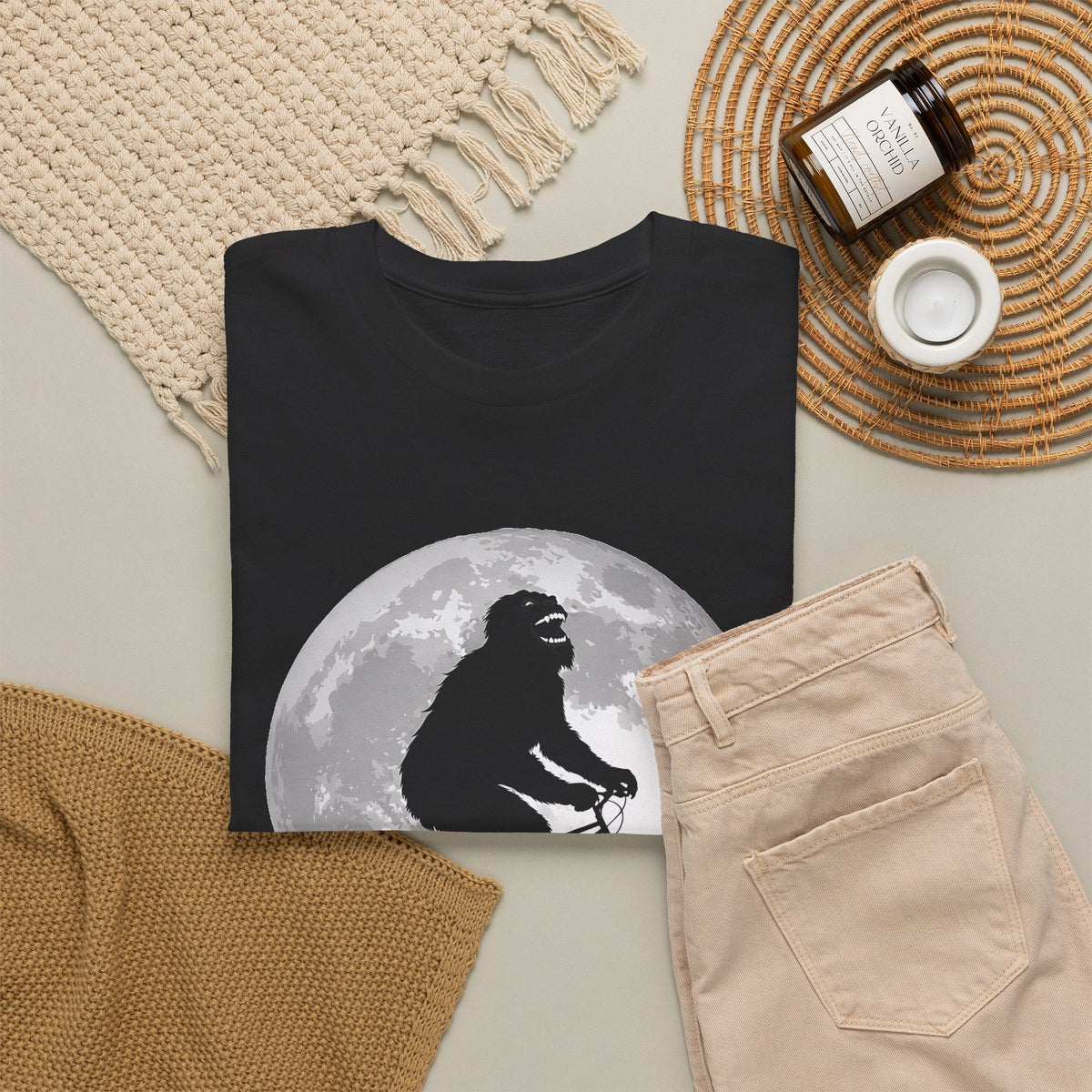 Bigfoot Bicycle T-Shirt – Mond & Natur-Abenteuer Grafik-T-Shirt