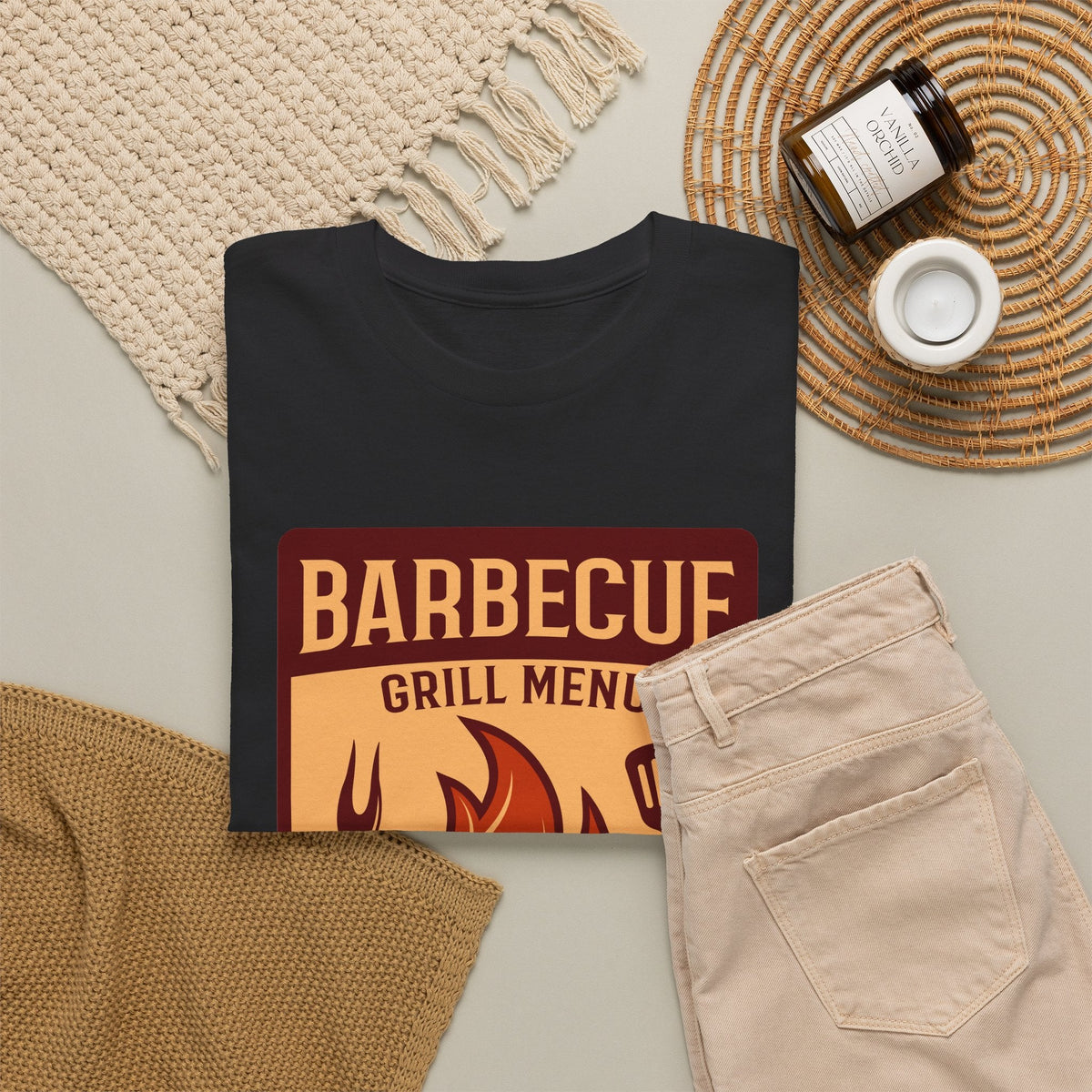 BBQ Grill Menu T-Shirt – Flammen & Grillbesteck Grafik-T-Shirt