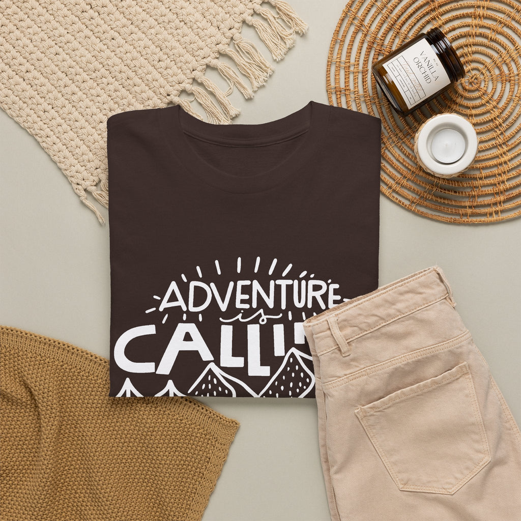 Adventure Is Calling T-Shirt – Outdoor-Abenteuer Grafik-T-Shirt