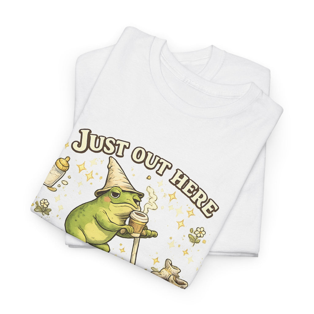 “Running on Caffeine & Mommin’” T-Shirt – Lustige Mama, Kaffee & Frosch Grafik-T-Shirt