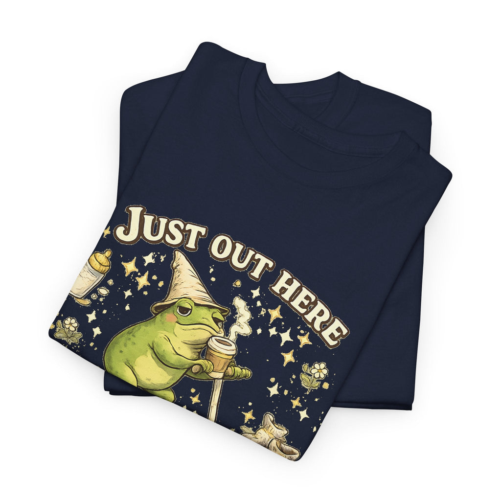 “Running on Caffeine & Mommin’” T-Shirt – Lustige Mama, Kaffee & Frosch Grafik-T-Shirt