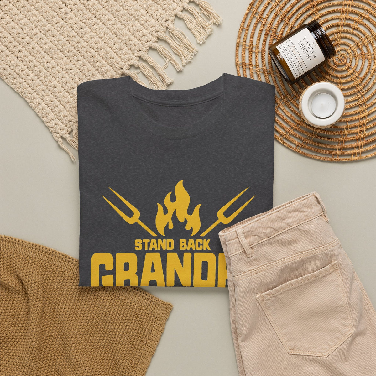 “Grandpa Is Grilling” T-Shirt – Lustiges BBQ & Grillen Grafik-T-Shirt