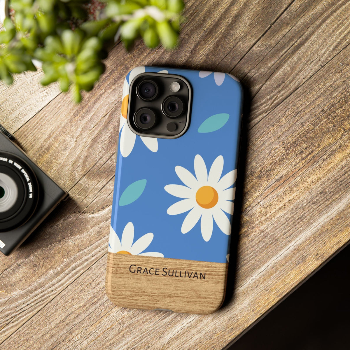 Personalisierte Gänseblümchen Handyhülle mit Namen – Robuste Handyhülle mit blauen Blumen & Holzoptik