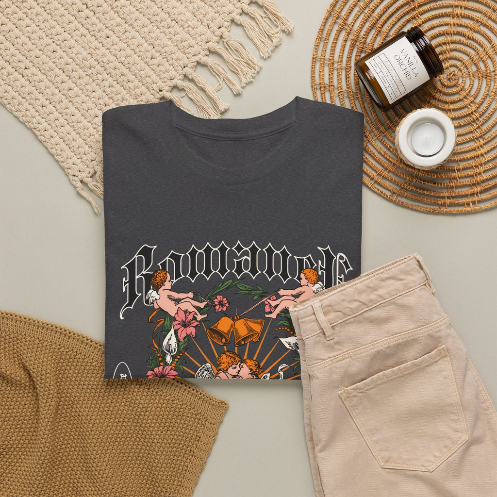 Gothic Floral Angel “Romancer” T-Shirt – Dark Vintage Unisex Grafik-T-Shirt