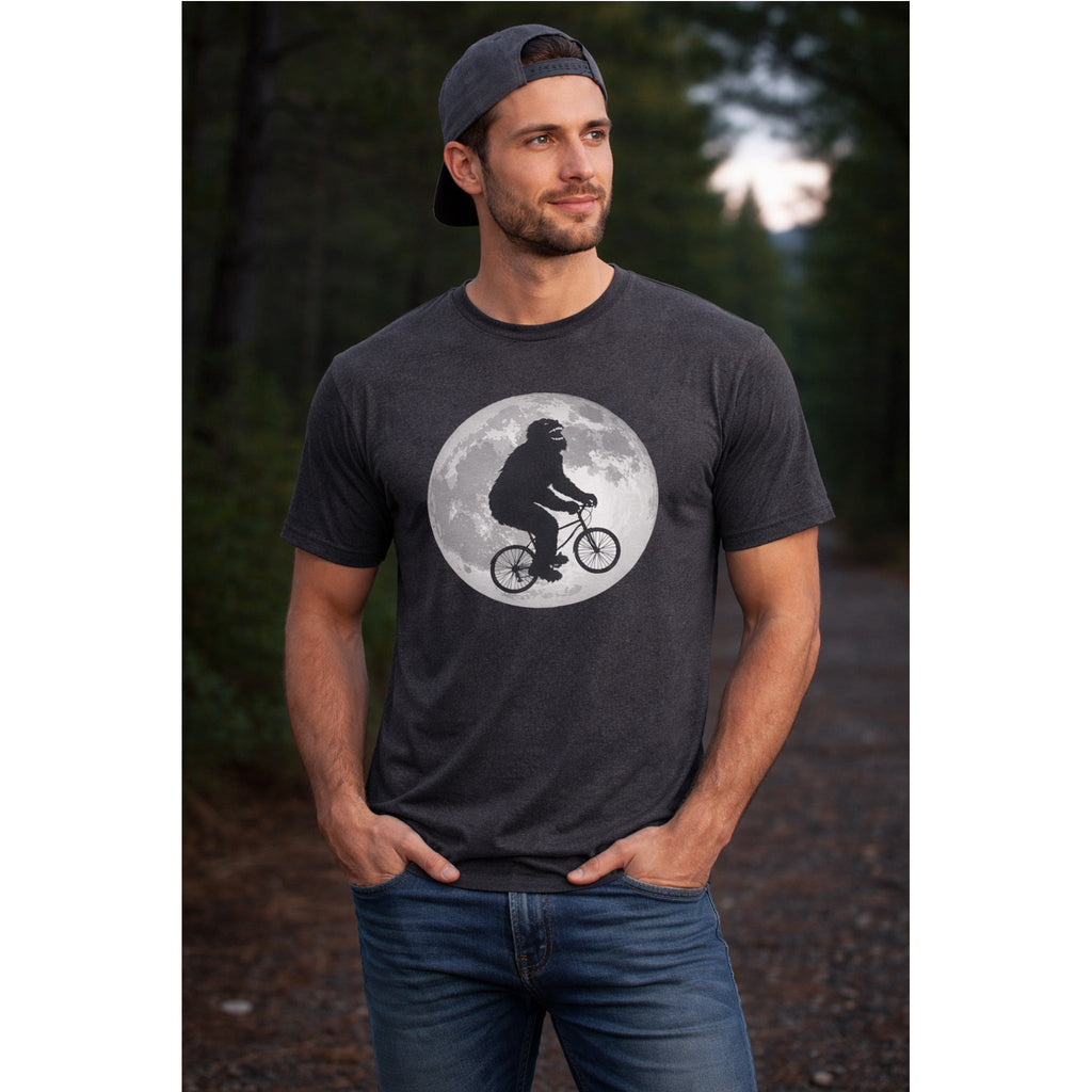 Bigfoot Bicycle T-Shirt – Mond & Natur-Abenteuer Grafik-T-Shirt