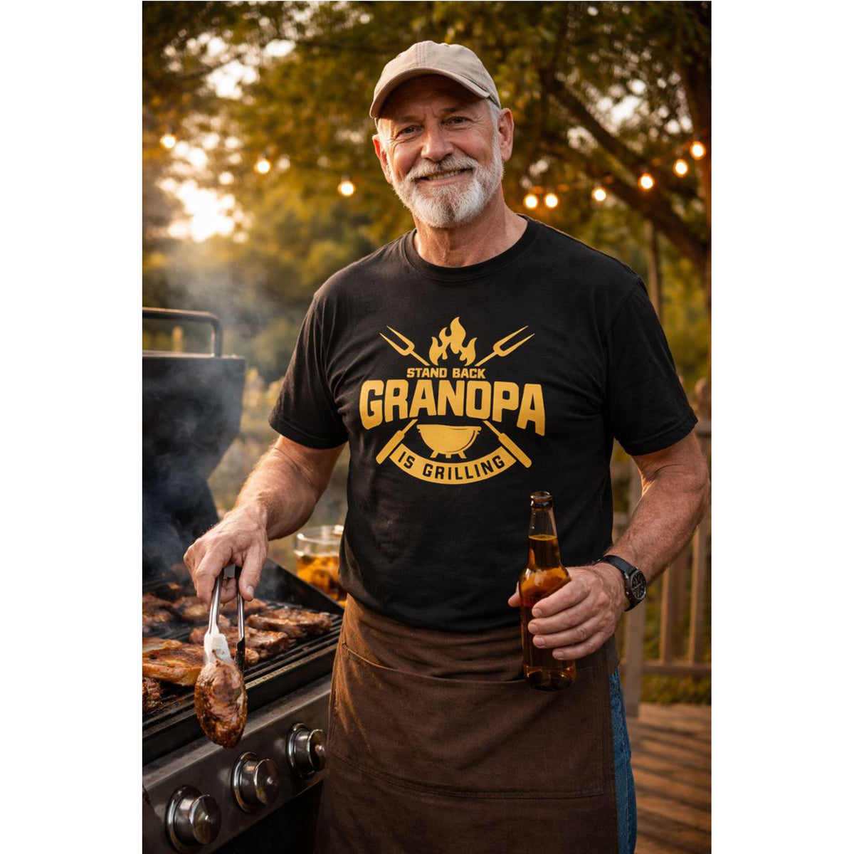 “Grandpa Is Grilling” T-Shirt – Lustiges BBQ & Grillen Grafik-T-Shirt