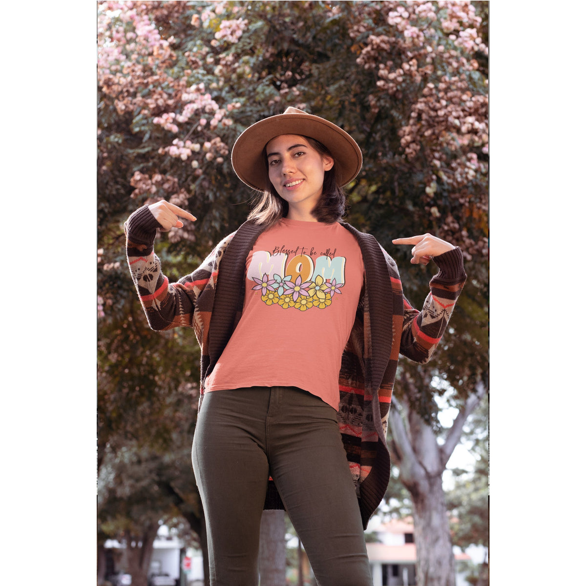 “Blessed to Be Called Mom” T-Shirt – Blumen & Mama Grafik-T-Shirt