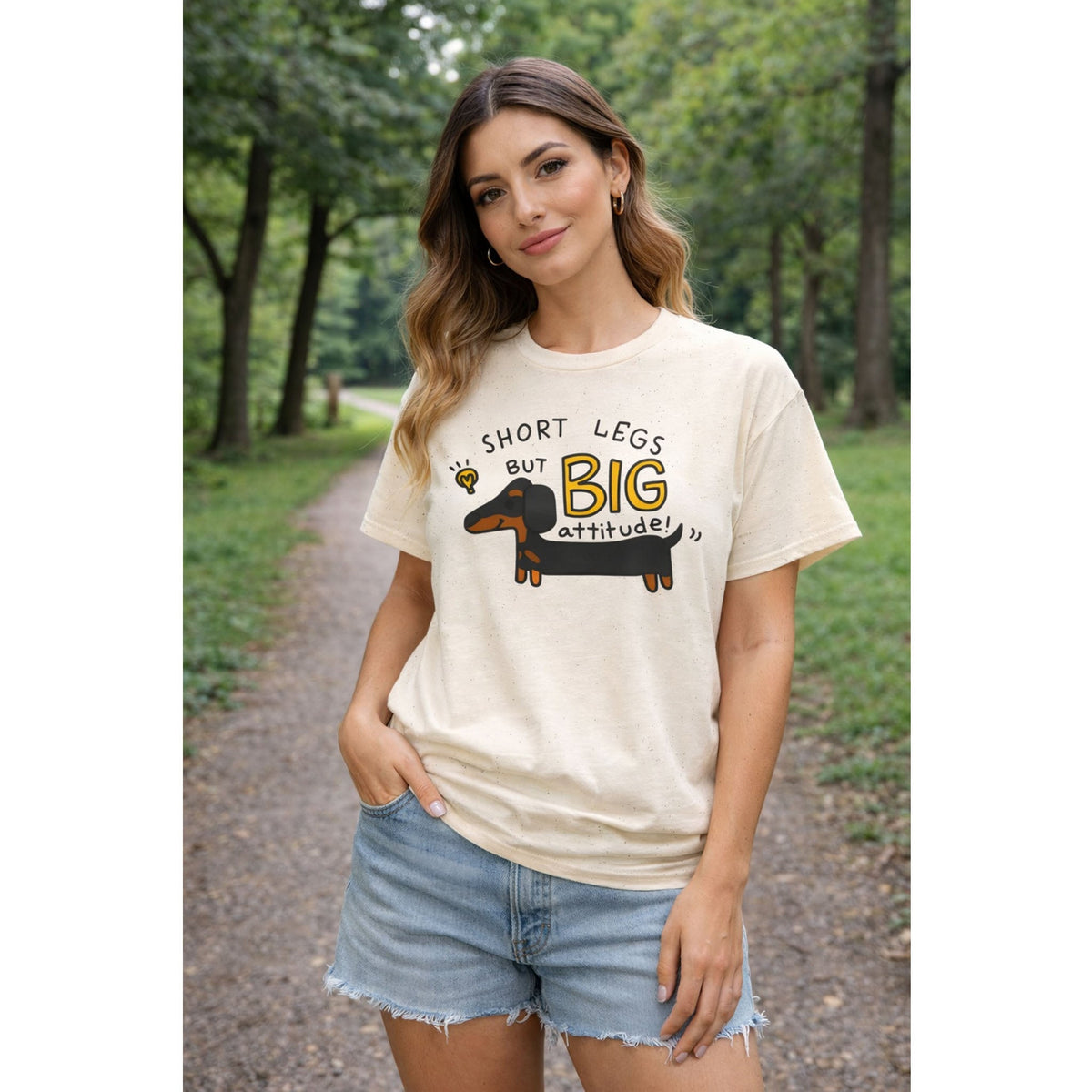 “Short Legs, Big Attitude” Dachshund T-Shirt – Lustiger Hund Grafik-T-Shirt