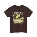 “Running on Caffeine & Mommin’” T-Shirt – Lustige Mama, Kaffee & Frosch Grafik-T-Shirt