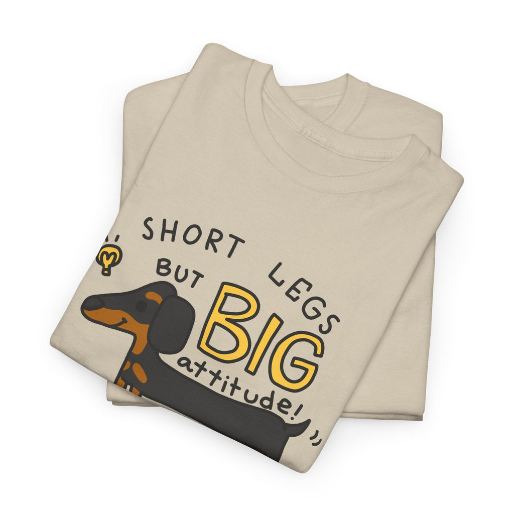 “Short Legs, Big Attitude” Dachshund T-Shirt – Lustiger Hund Grafik-T-Shirt