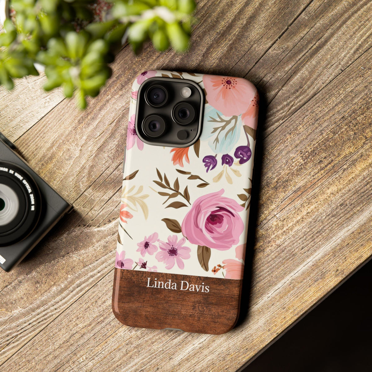 Personalisierte Blumen Handyhülle mit Namen – Robuste Handyhülle mit rosa Rosen & Holzoptik