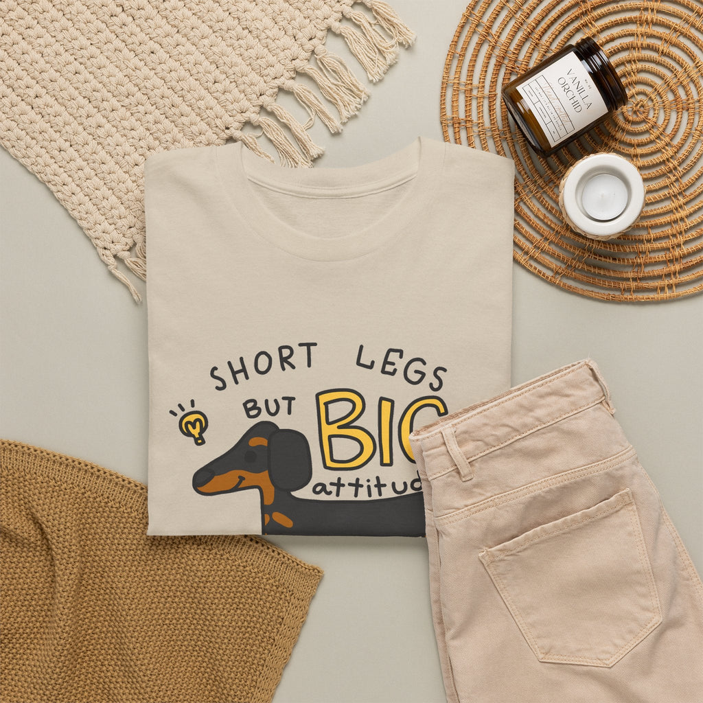 “Short Legs, Big Attitude” Dachshund T-Shirt – Lustiger Hund Grafik-T-Shirt