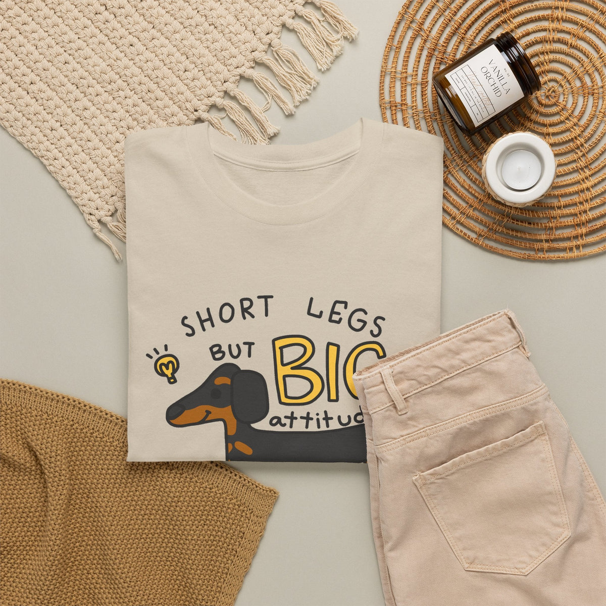 “Short Legs, Big Attitude” Dachshund T-Shirt – Lustiger Hund Grafik-T-Shirt