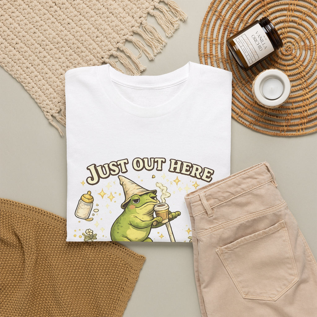 “Running on Caffeine & Mommin’” T-Shirt – Lustige Mama, Kaffee & Frosch Grafik-T-Shirt