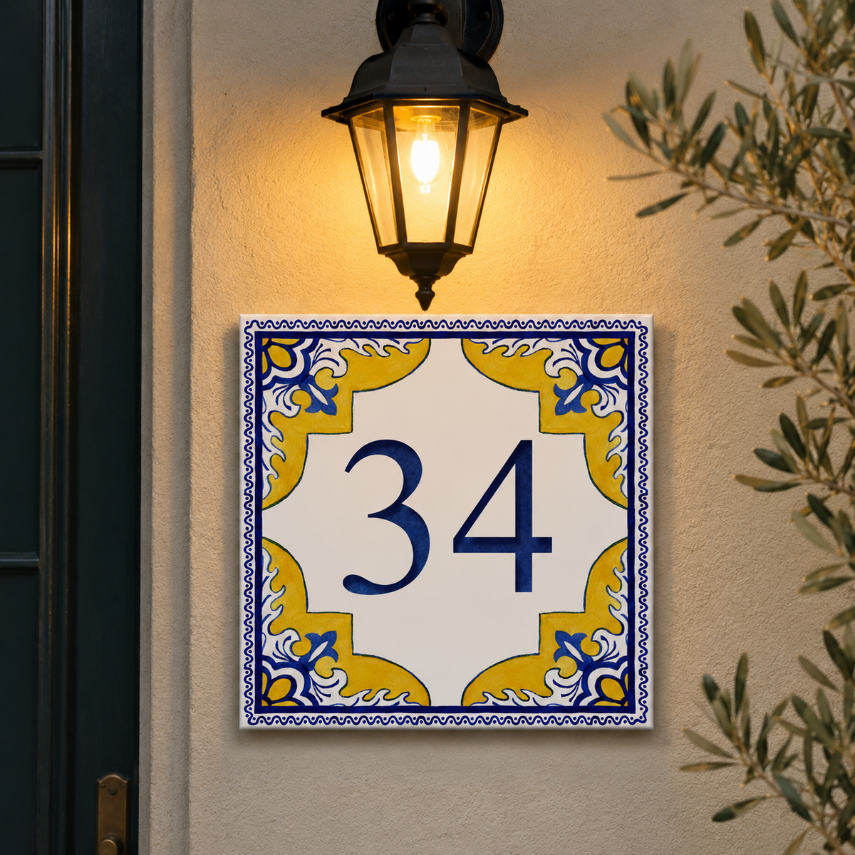 Personalisiertes Hausnummernschild Cagliari – Keramik P26