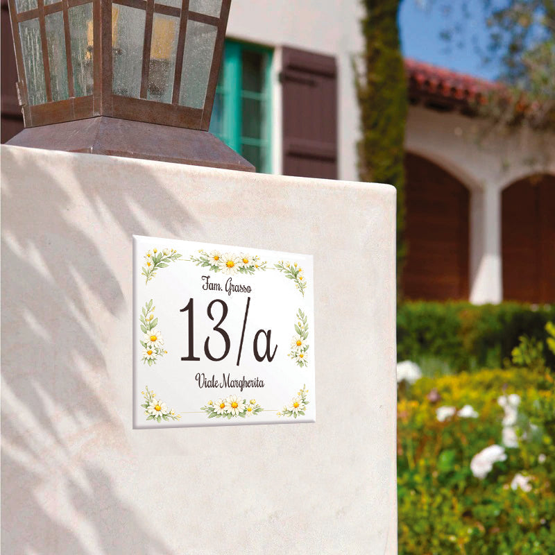 Personalisiertes Hausnummernschild Parma – Keramik 15 × 15 cm P34