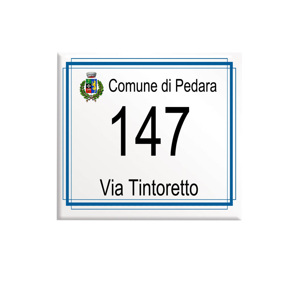 Personalisiertes Hausnummernschild mit Ortswappen – Keramik P24