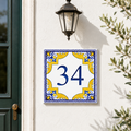 Personalisiertes Hausnummernschild Cagliari – Keramik P26