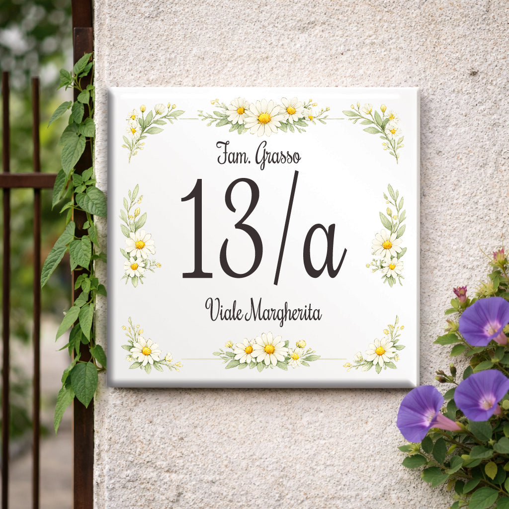 Personalisiertes Hausnummernschild Parma – Keramik 15 × 15 cm P34