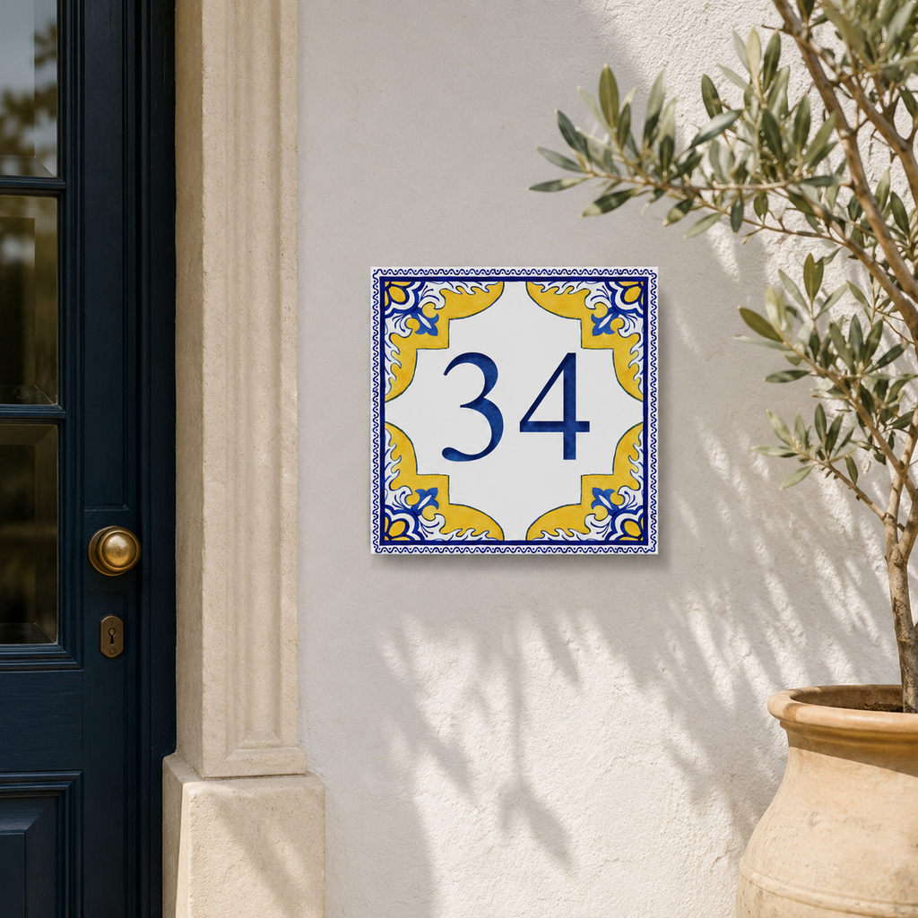 Personalisiertes Hausnummernschild Cagliari – Keramik P26